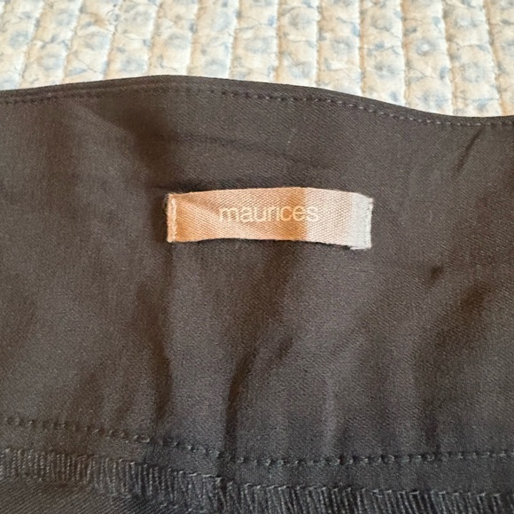 Maurice’s Black XXL Crops Pants - Picture 4 of 7